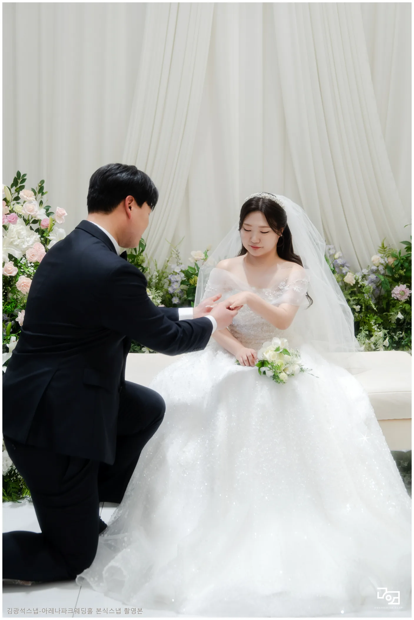 아레나파크웨딩홀 밝은 신부대기실에서 시작한 촬영 본식스냅 05