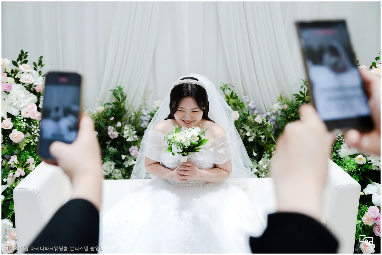 아레나파크웨딩홀 밝은 신부대기실에서 시작한 촬영 본식스냅 07