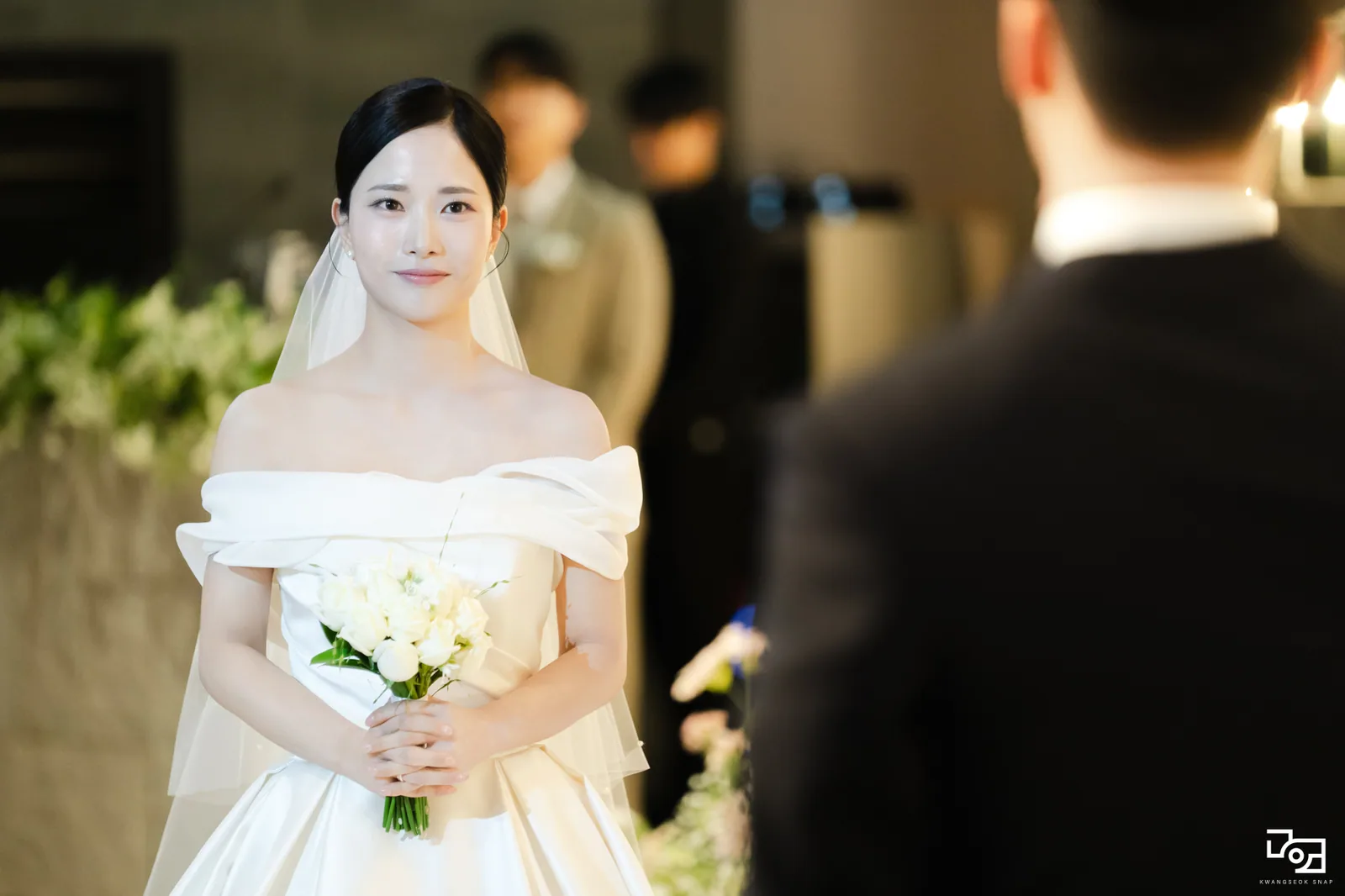 미엘르홀 본식 중 신부님의 표정
