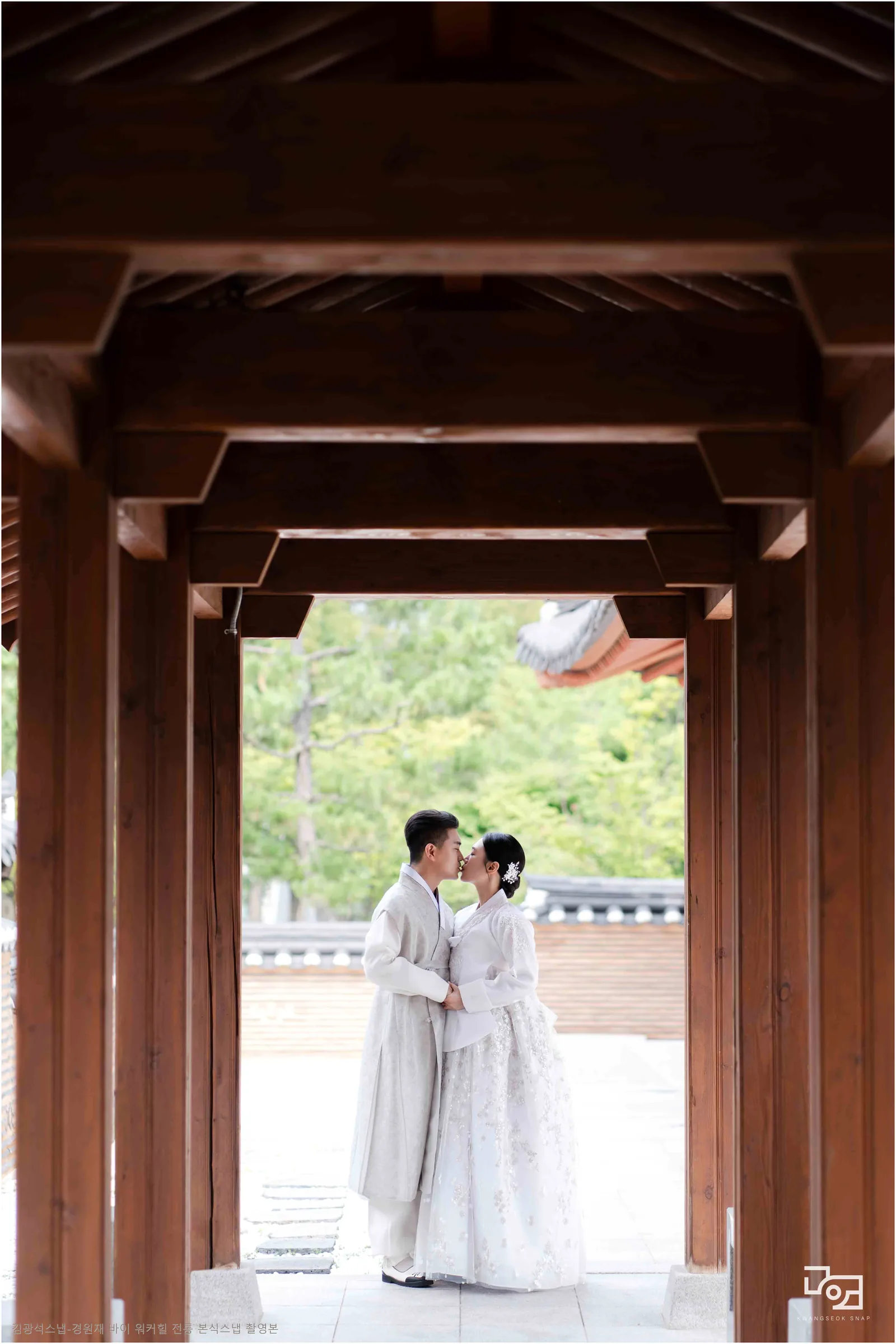 경원재 바이 워커힐 흰 한복으로 시작한 한옥 촬영 본식스냅 01