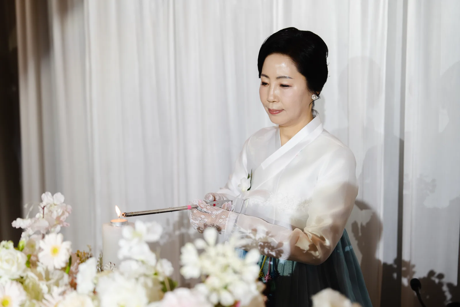 본식 순서를 준비하는 가족의 모습