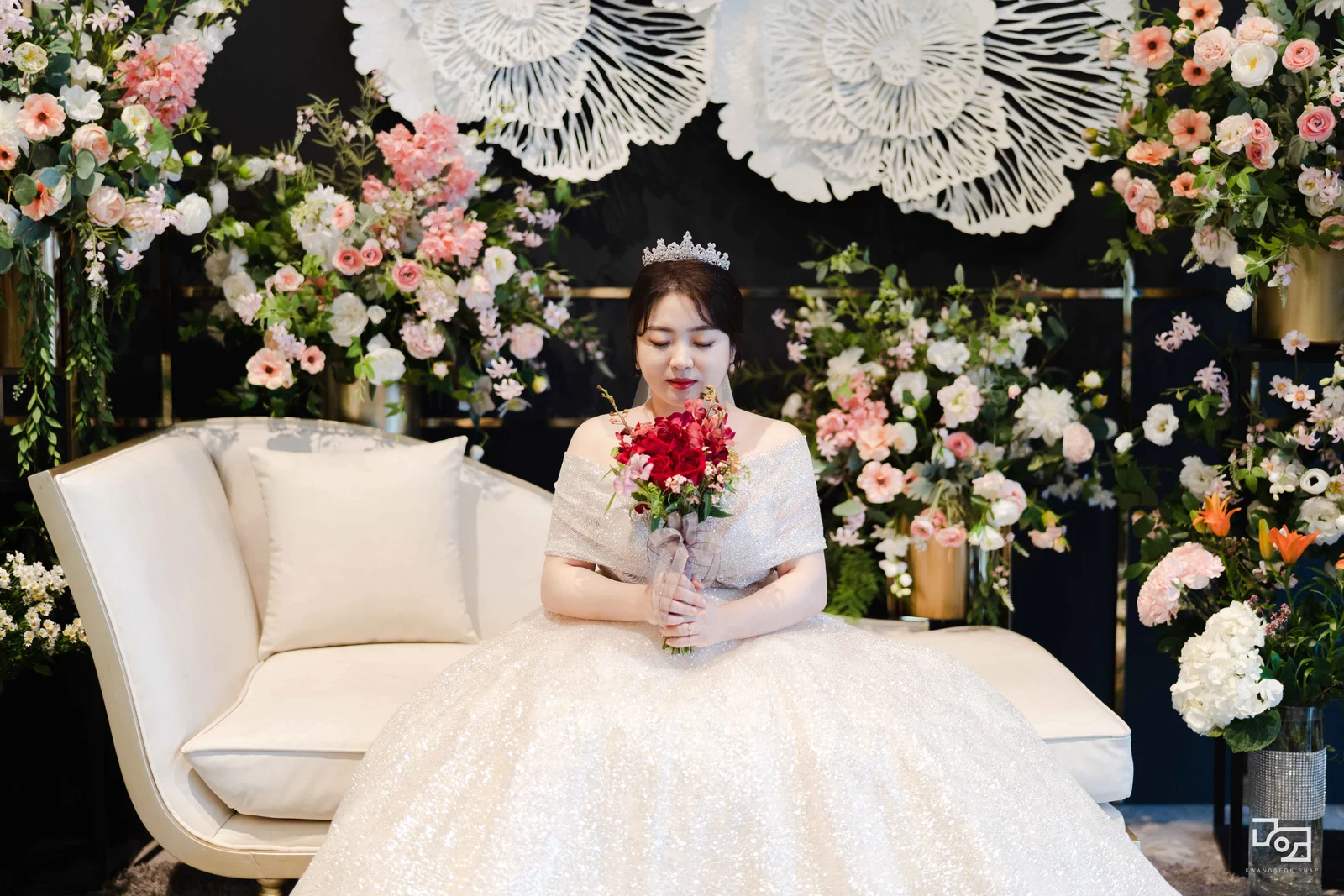꽃장식이 보이는 메리빌리아 신부대기실