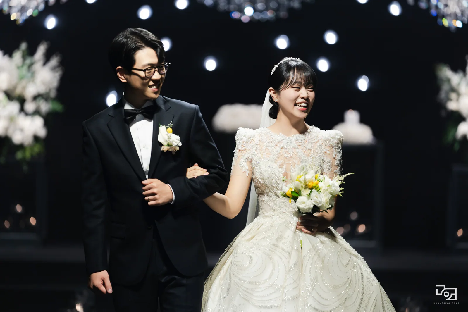 삼산월드컨벤션 신랑신부 행진 본식스냅 01