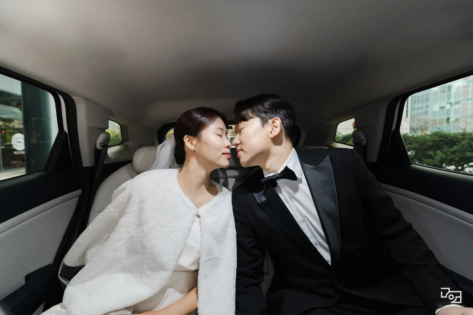 상록아트홀 그랜드볼룸 예식장으로 향하는 길부터 본식스냅 01