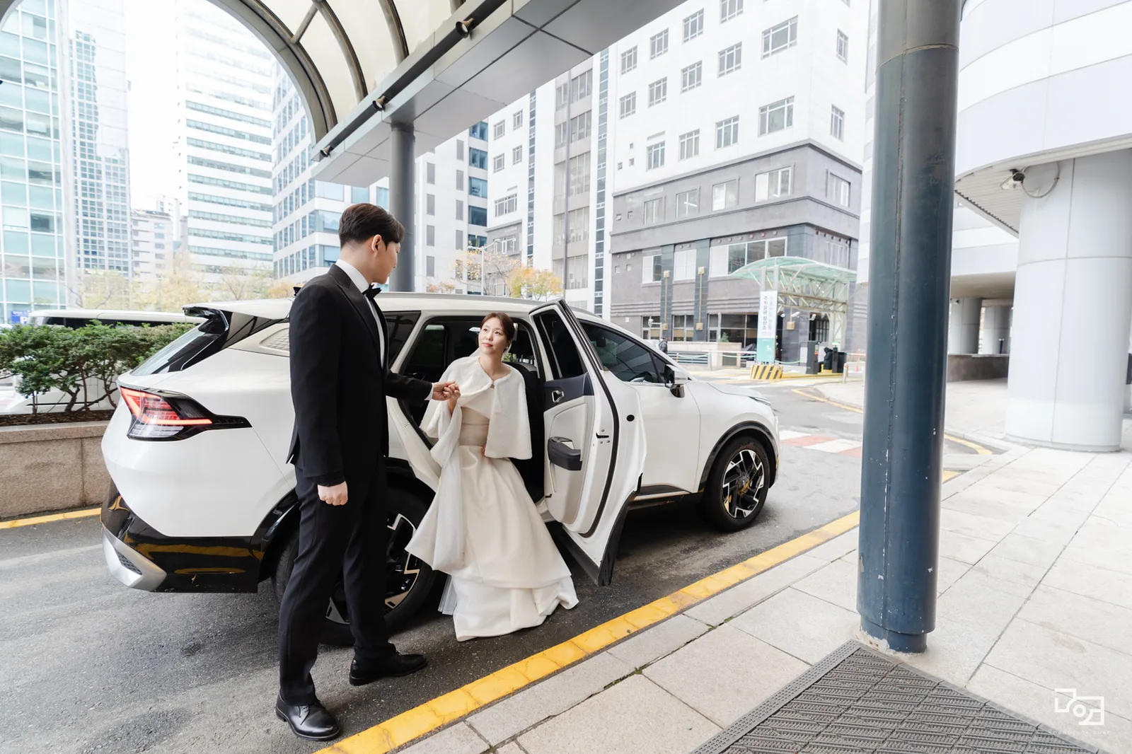 상록아트홀 그랜드볼룸 예식장으로 향하는 길부터 본식스냅 02