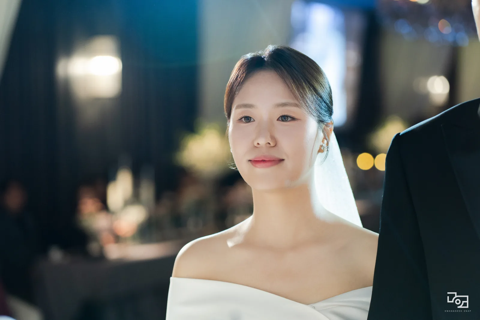 상록아트홀 그랜드볼룸 어두운 그랜드볼룸의 입장 본식스냅 16